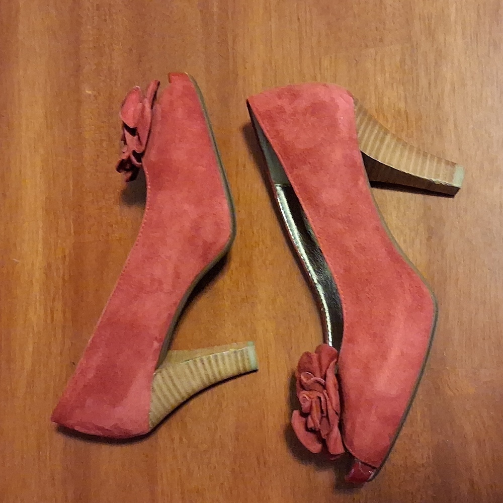 Sofft Red Suede Peep-Toe Pumps Sculpted Heels Hidden Platform Sz 7M - Picture 8 of 8